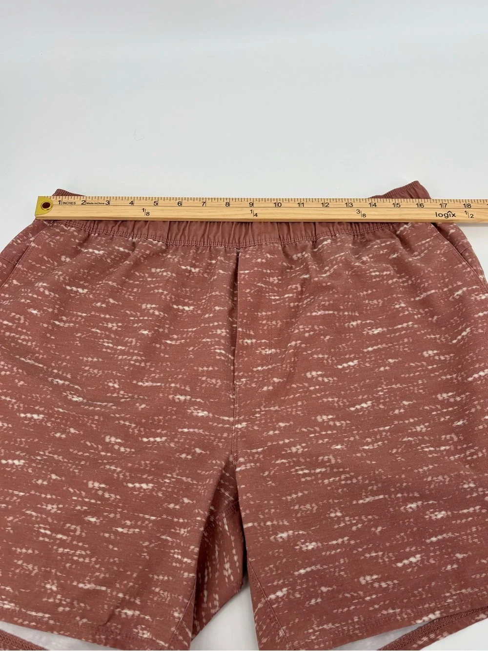Vuori Mens Cape Short Size Xl Red Speckle Performance Hybrid Volley Athleticv369